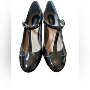 Giani Bernini women’s 9.5 Shiny Black T-Strap Heels